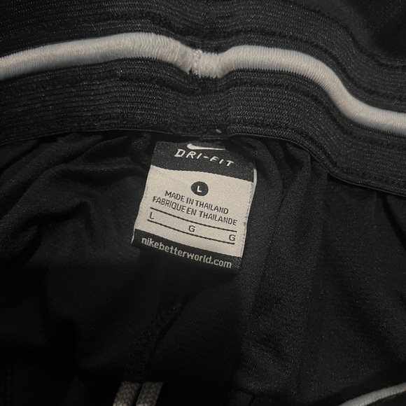 Men’s Nike Dri fit basketball/athletic shorts - Picture 5 of 5
